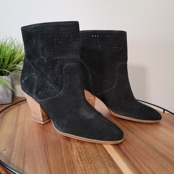 Enzo Angiolini | 6 Black Suede Gettup Boot Perforated Booties - Picture 7 of 13